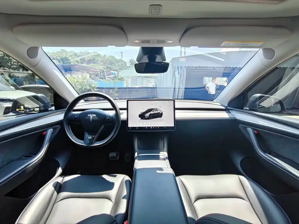 Tesla Model Y — фото 7