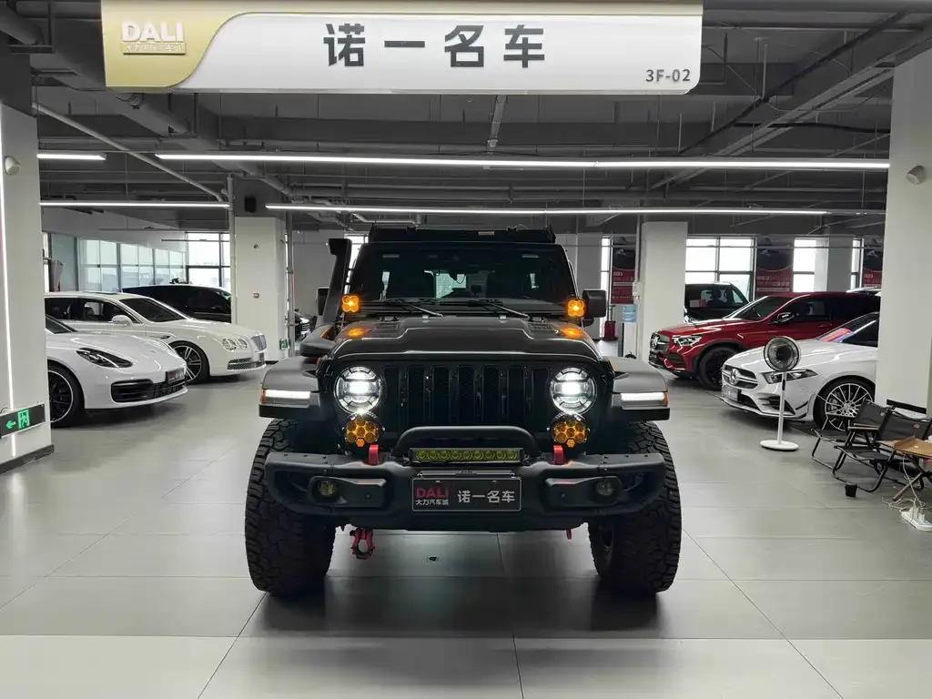 Jeep Wrangler — фото 7