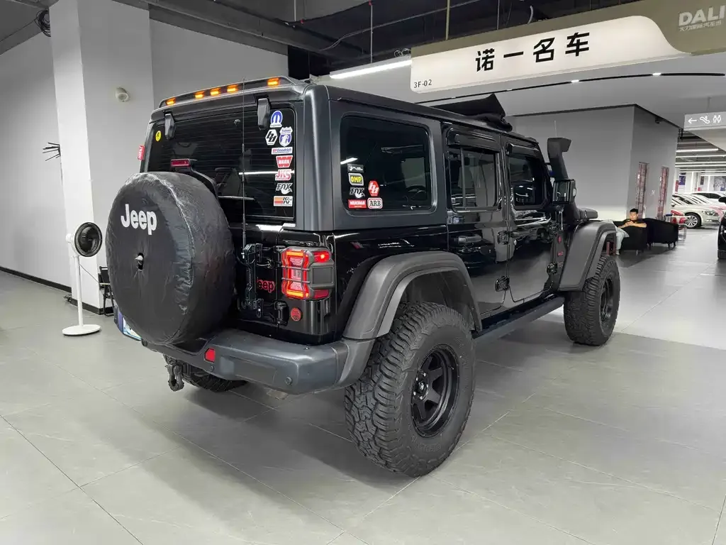 Jeep Wrangler — фото 4