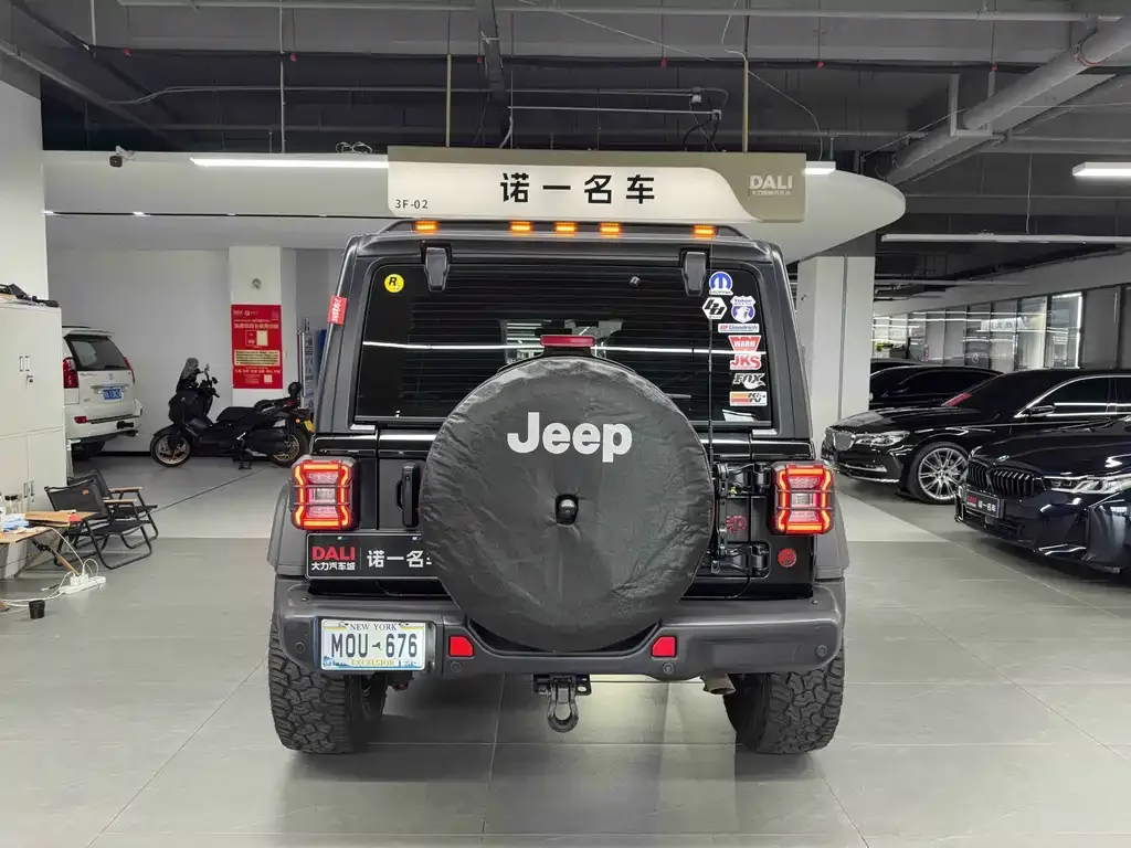 Jeep Wrangler — фото 2