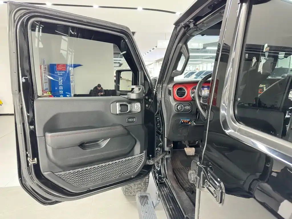 Jeep Wrangler — фото 6
