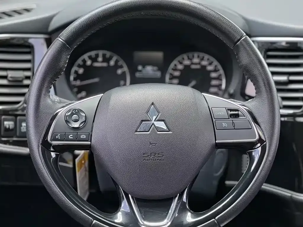 Mitsubishi Outlander — фото 4