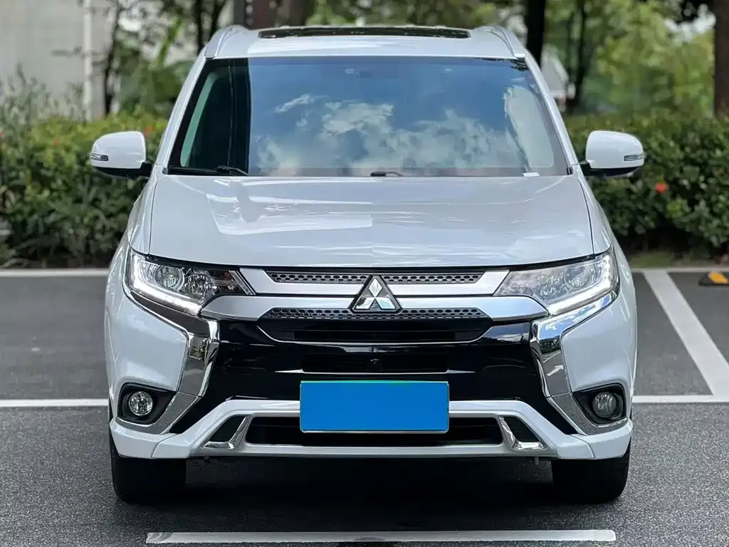 Mitsubishi Outlander — фото 2