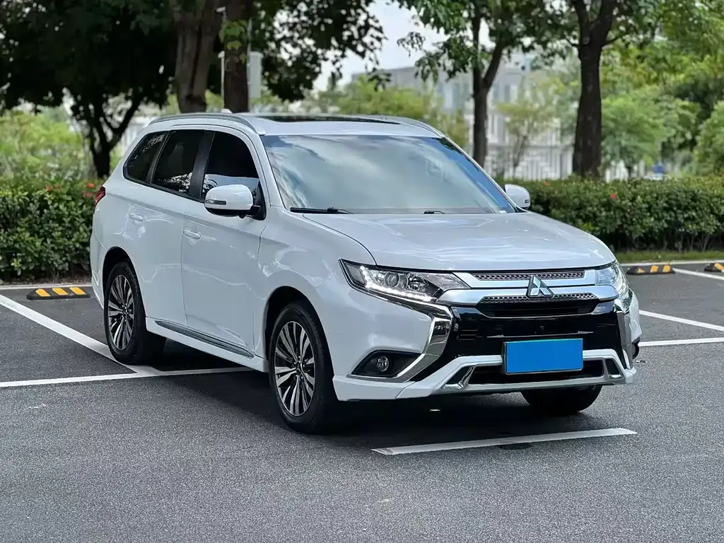 Mitsubishi Outlander — фото 8