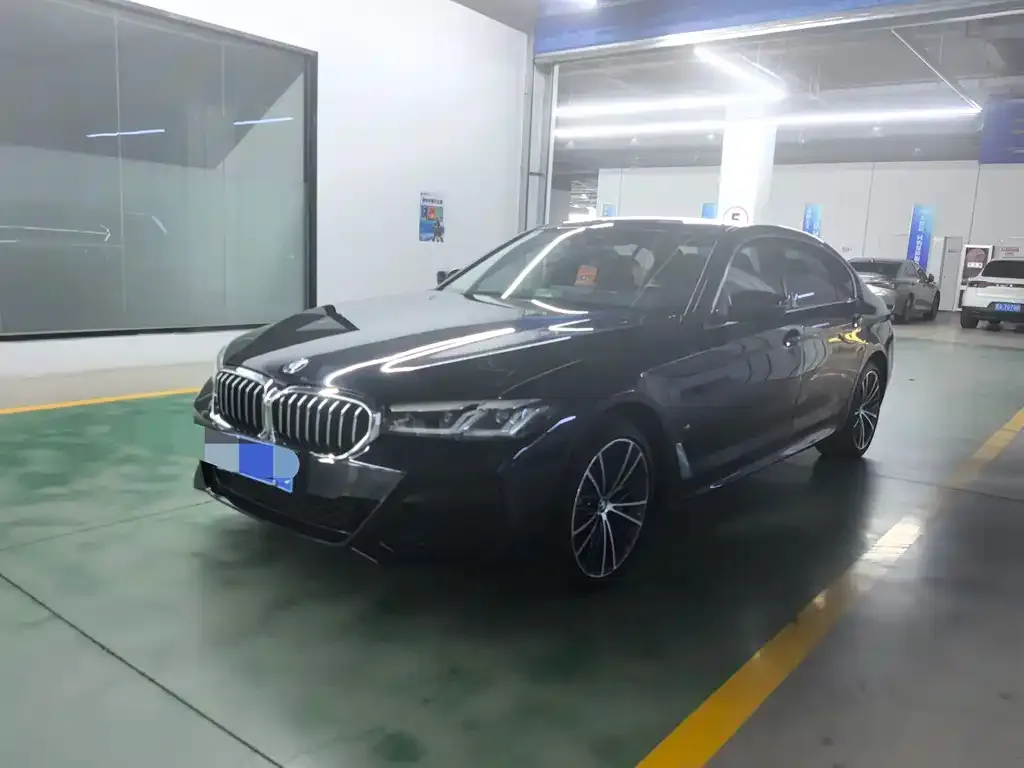 BMW 5 Series — фото 1