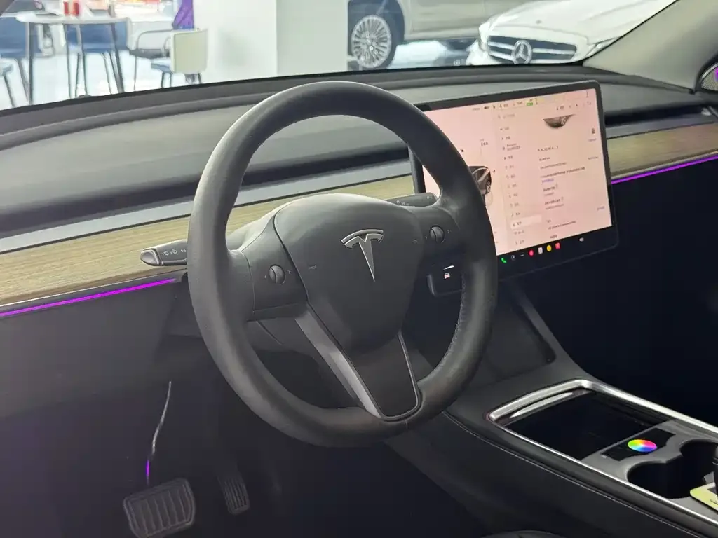 Tesla Model Y — фото 3