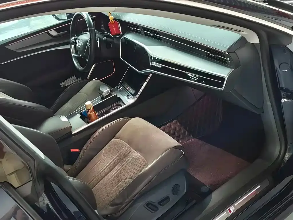 Audi A7L — фото 5