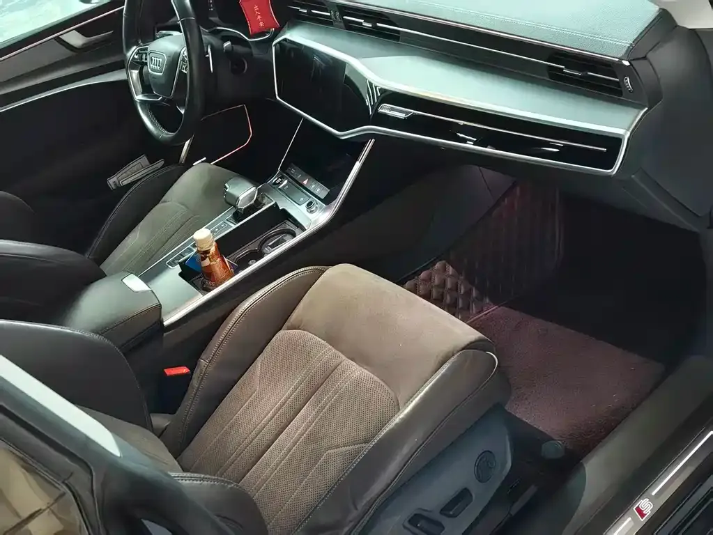 Audi A7L — фото 6