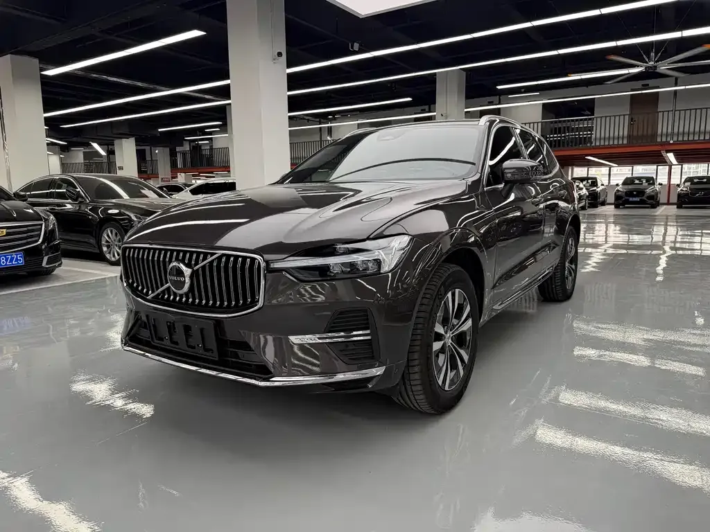 Volvo XC60 — фото 1