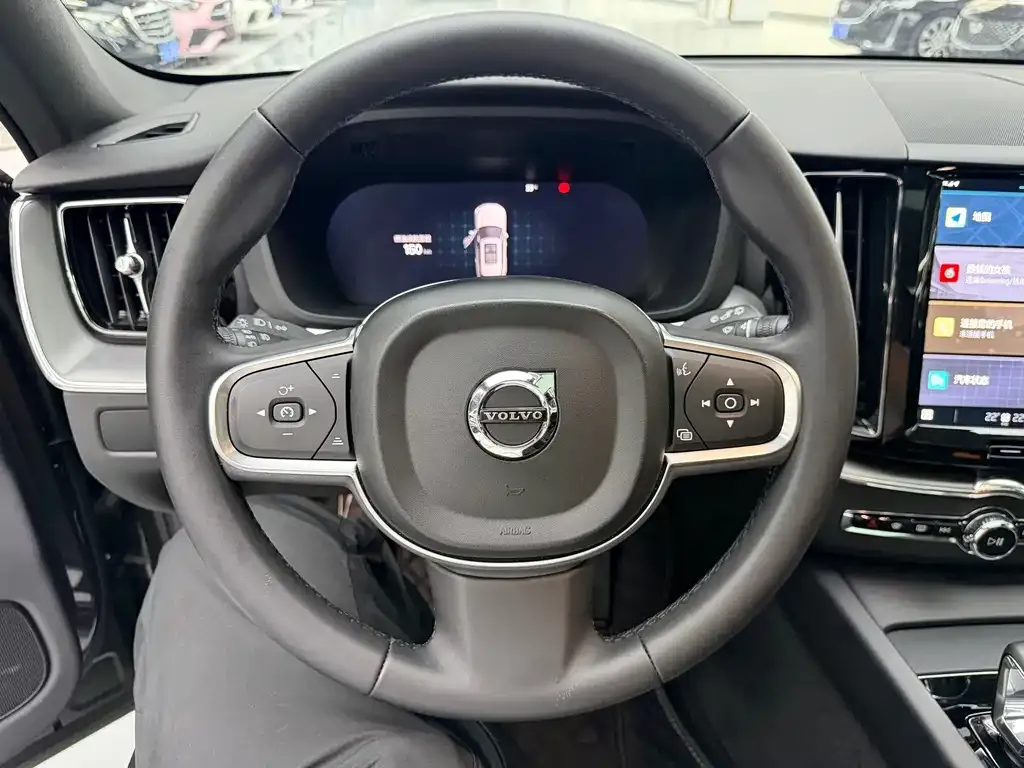 Volvo XC60 — фото 2