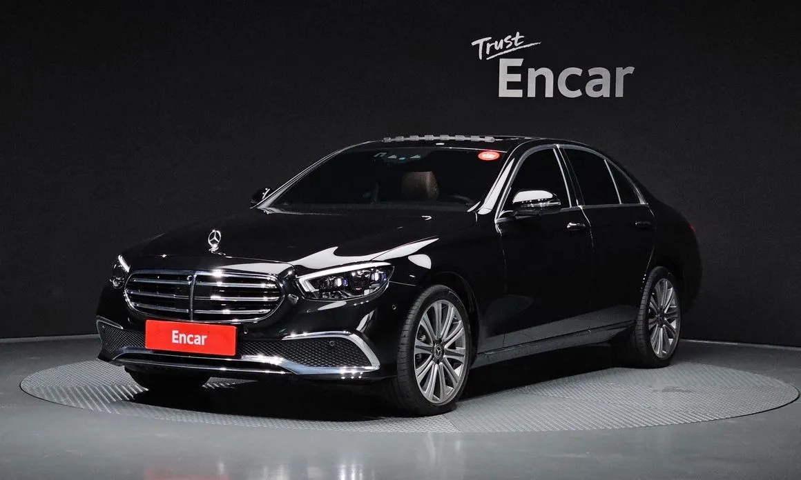 Mercedes-Benz E-Class — фото 1