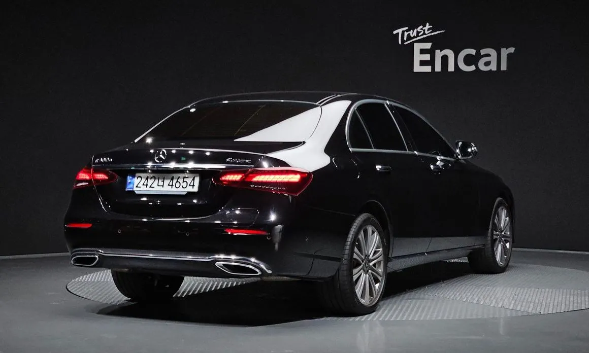 Mercedes-Benz E-Class — фото 2