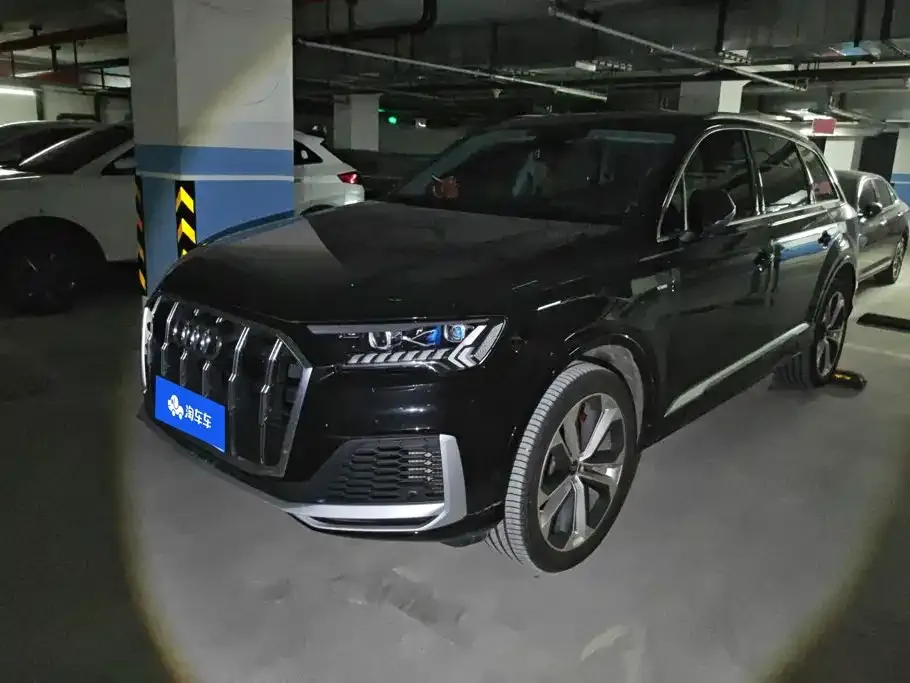 Audi Q7 — фото 1