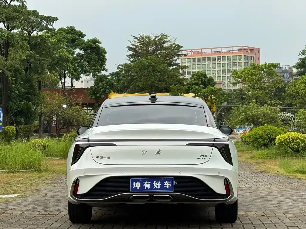 Hongqi H6 — фото 7