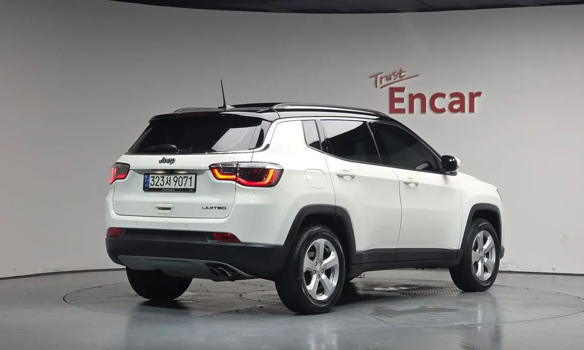 Jeep Compass — фото 9