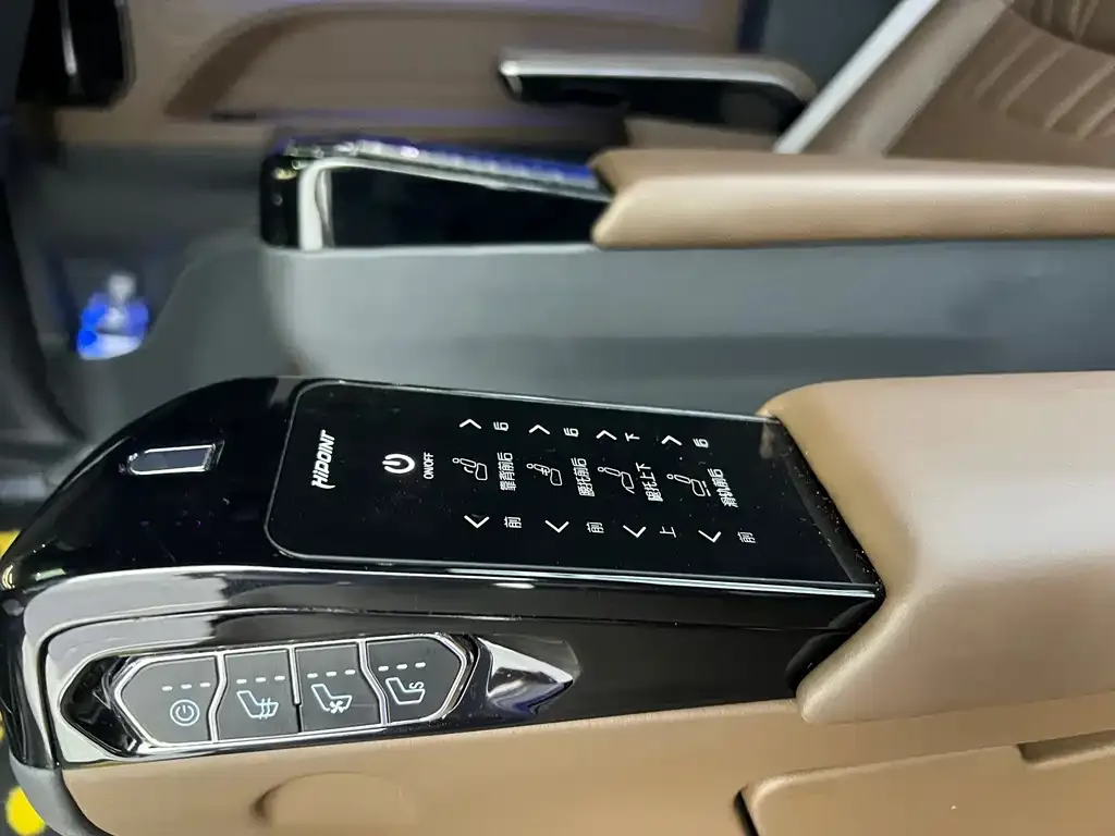 Toyota Sienna — фото 3