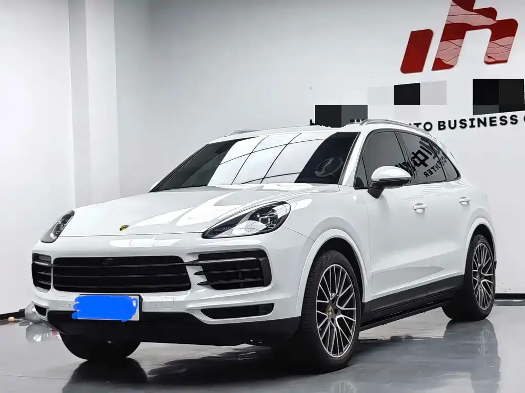 Porsche Cayenne — фото 1
