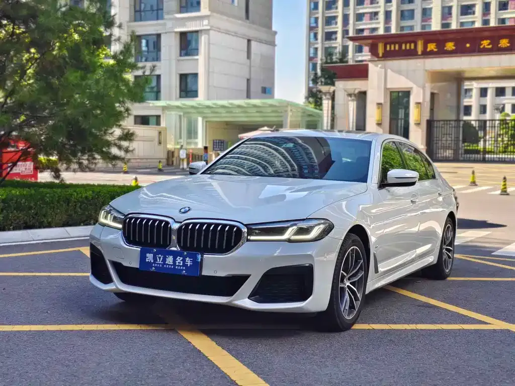 BMW 5 Series — фото 1