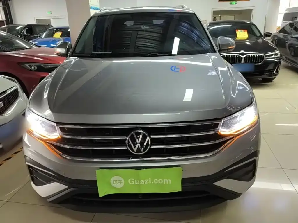 Volkswagen Tiguan L — фото 10