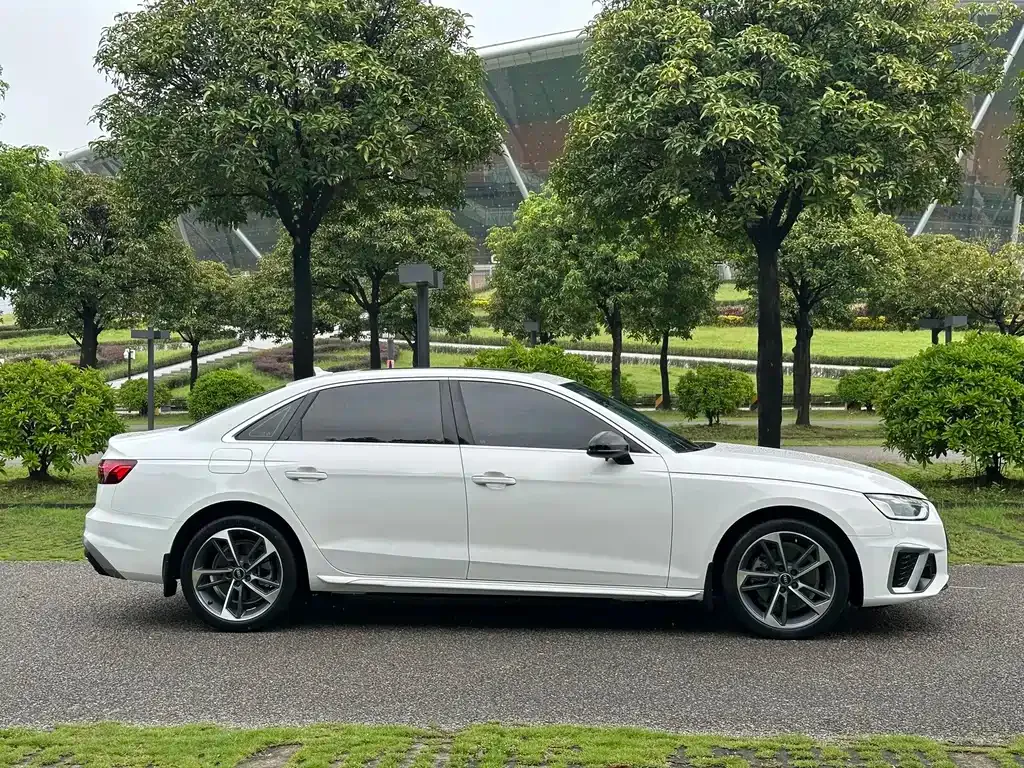 Audi A4L — фото 7