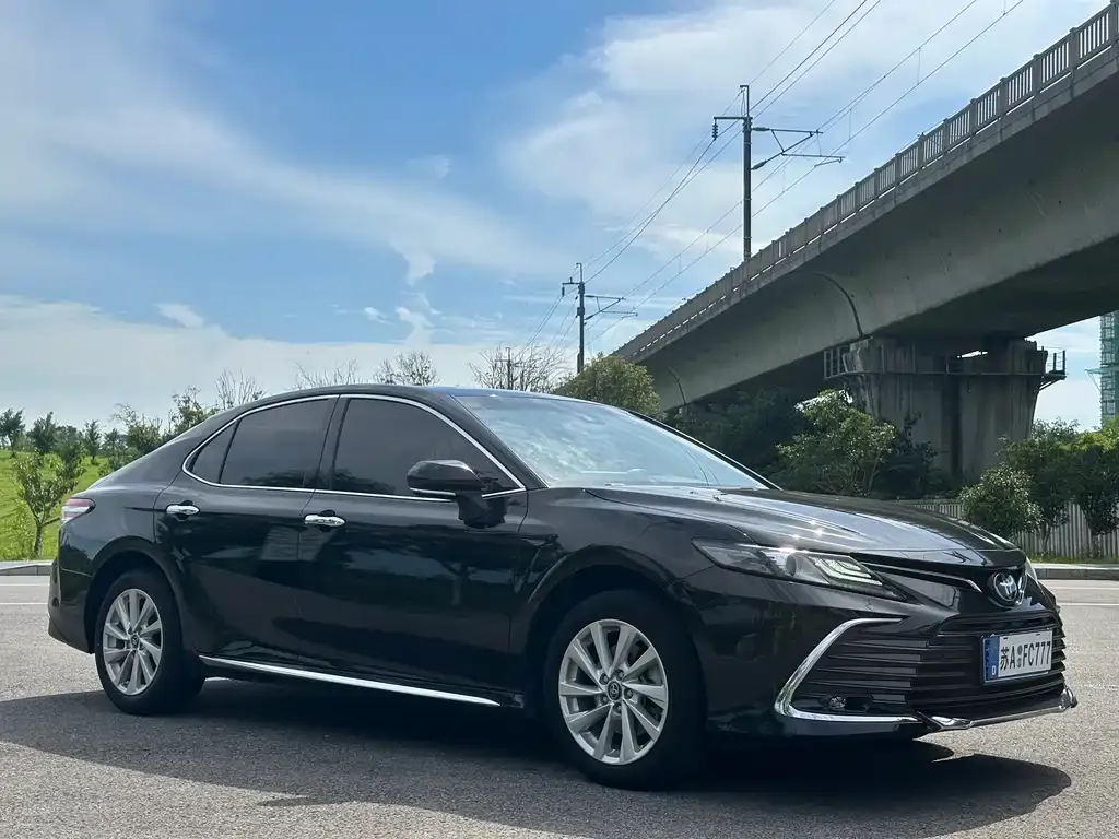 Toyota Camry — фото 5