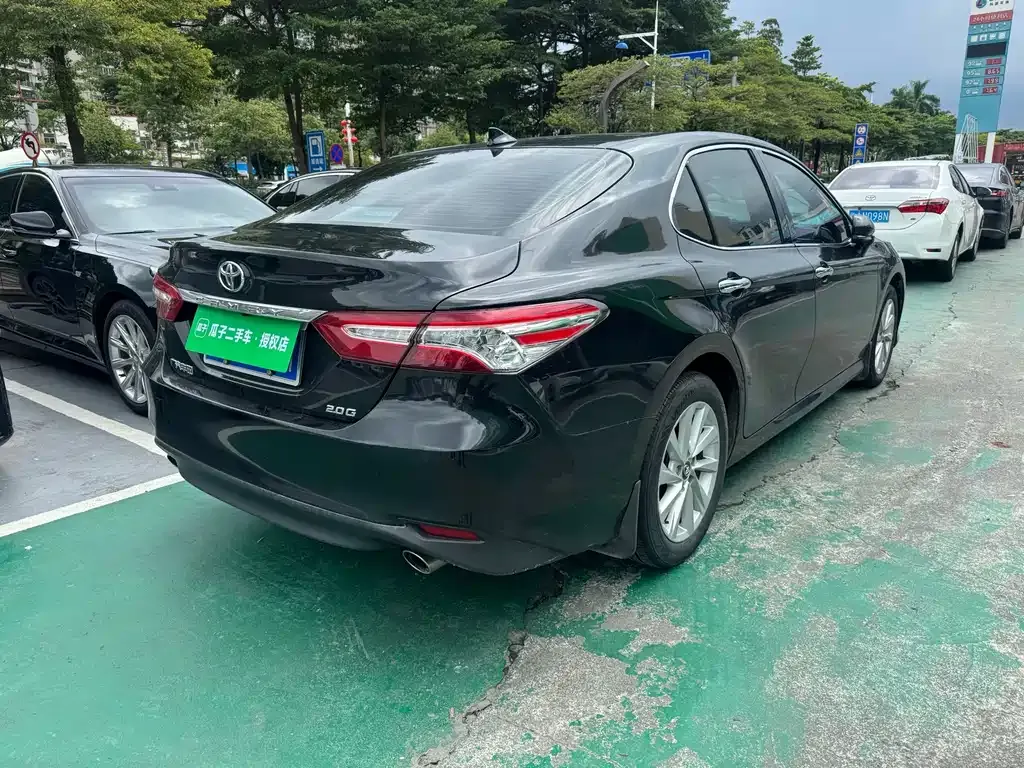 Toyota Camry — фото 9