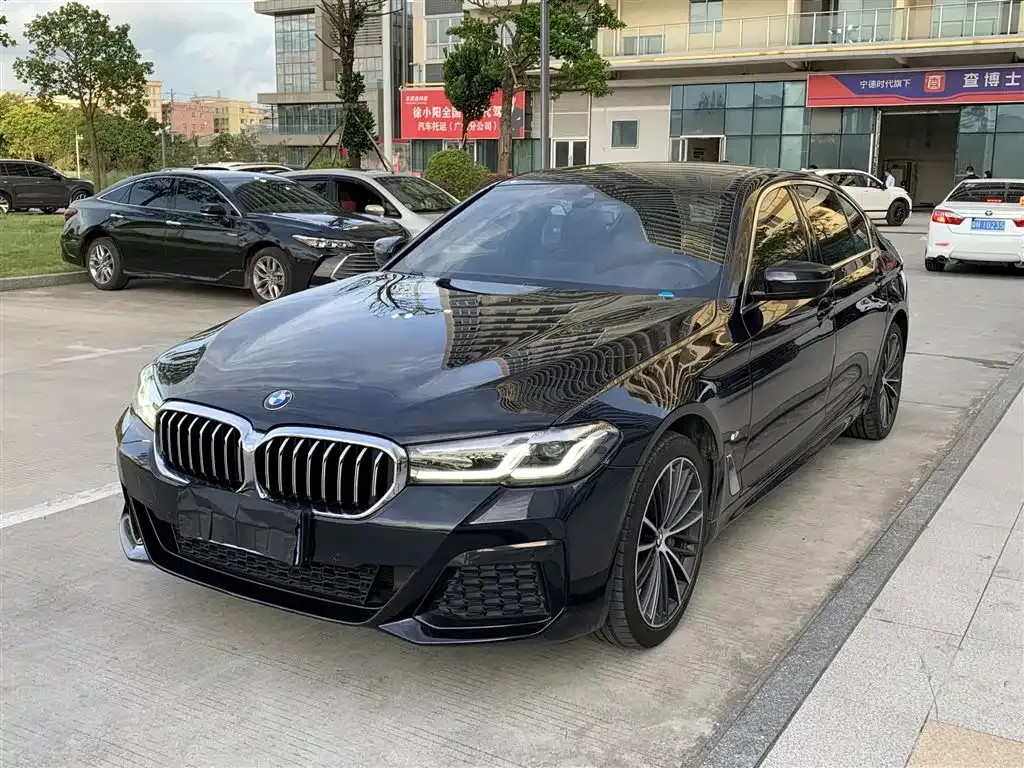 BMW 5 Series — фото 1