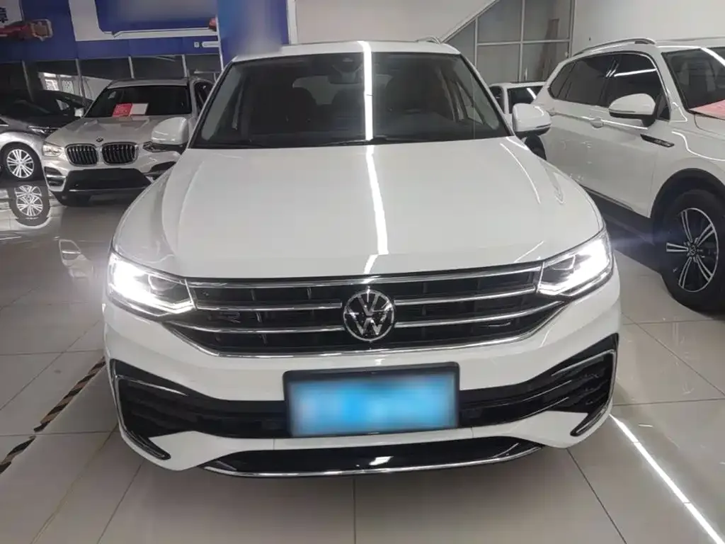 Volkswagen Tiguan L — фото 9