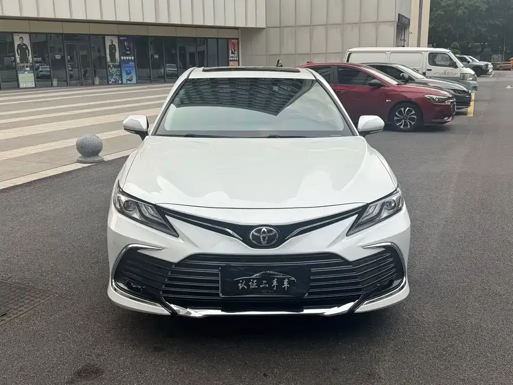 Toyota Camry — фото 10