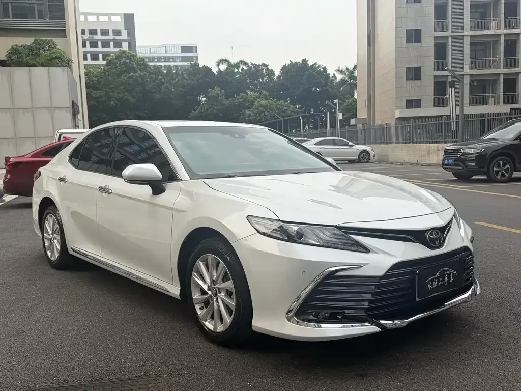 Toyota Camry — фото 4