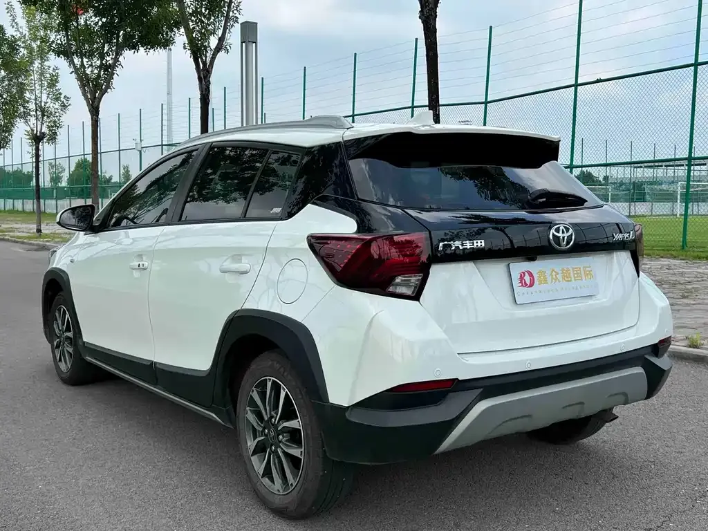 Toyota Yaris L — фото 8