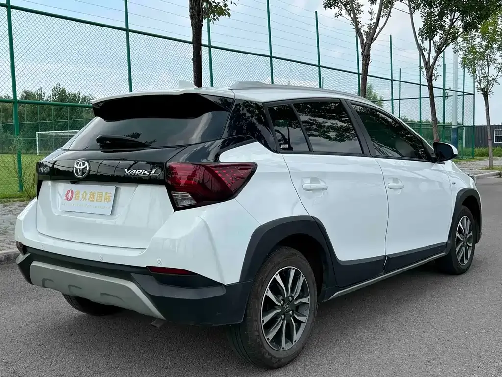Toyota Yaris L — фото 7