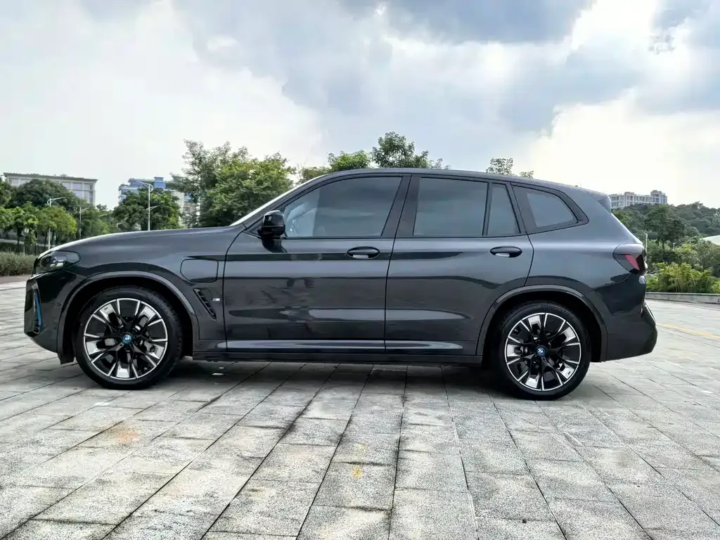 BMW iX3 — фото 2
