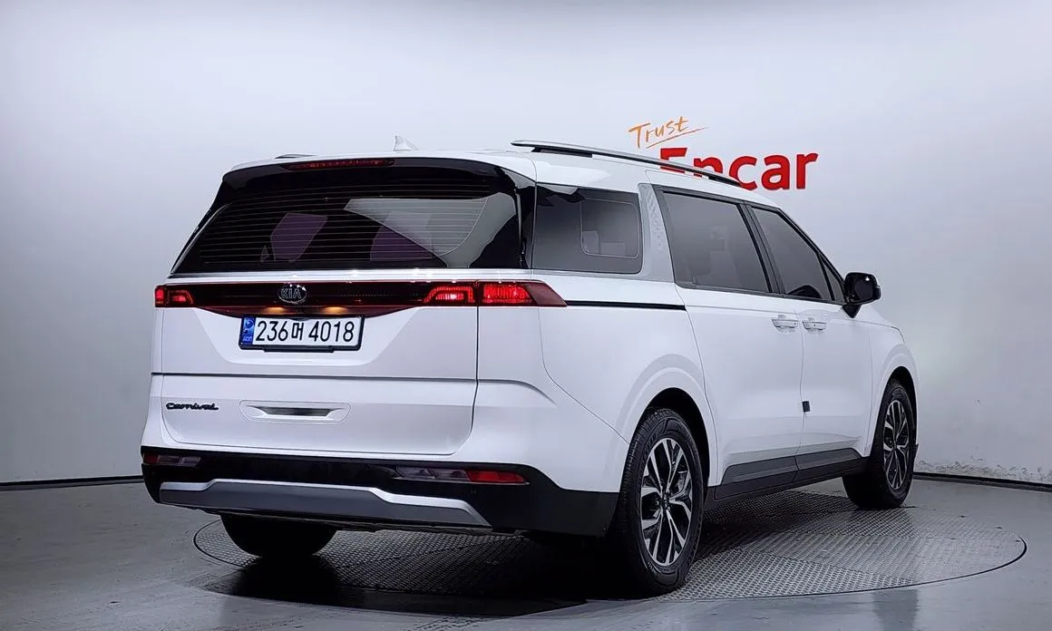 Kia Carnival — фото 4