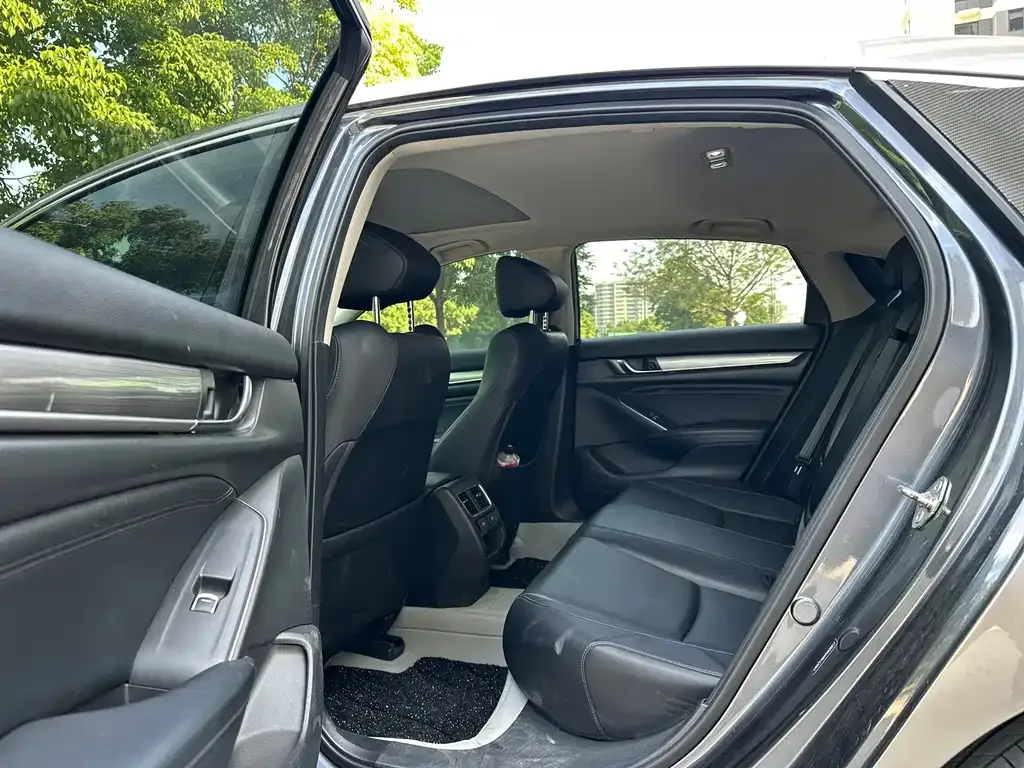Honda Accord — фото 6
