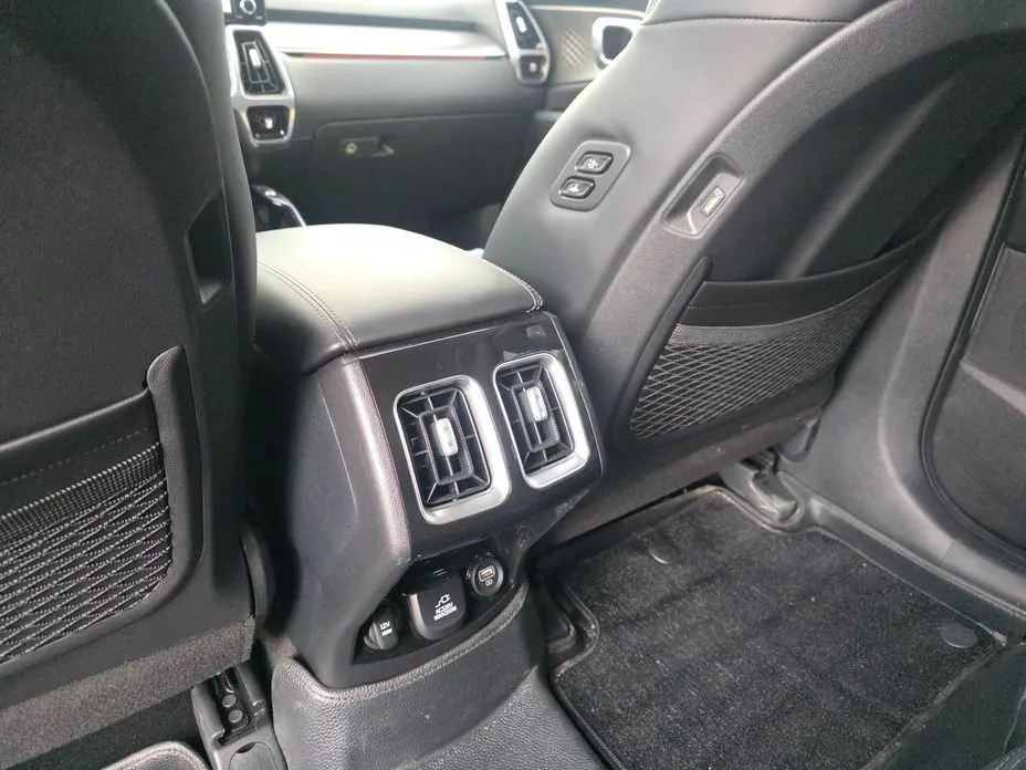Kia Sorento — фото 7