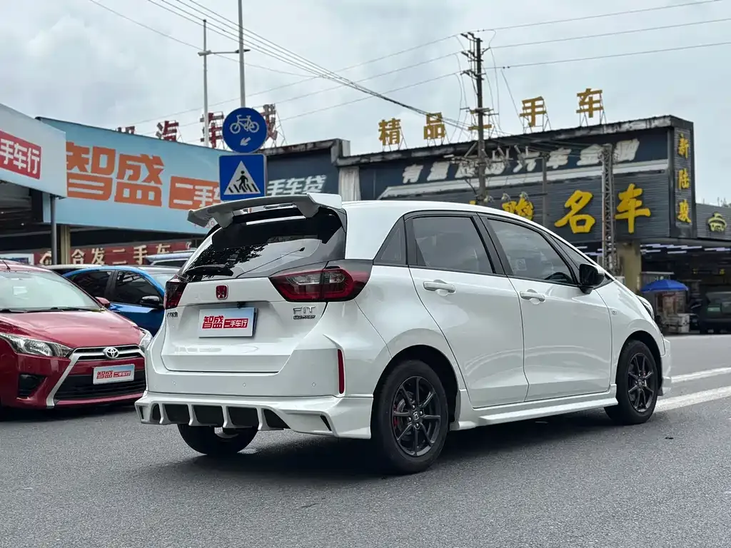 Honda Fit — фото 10
