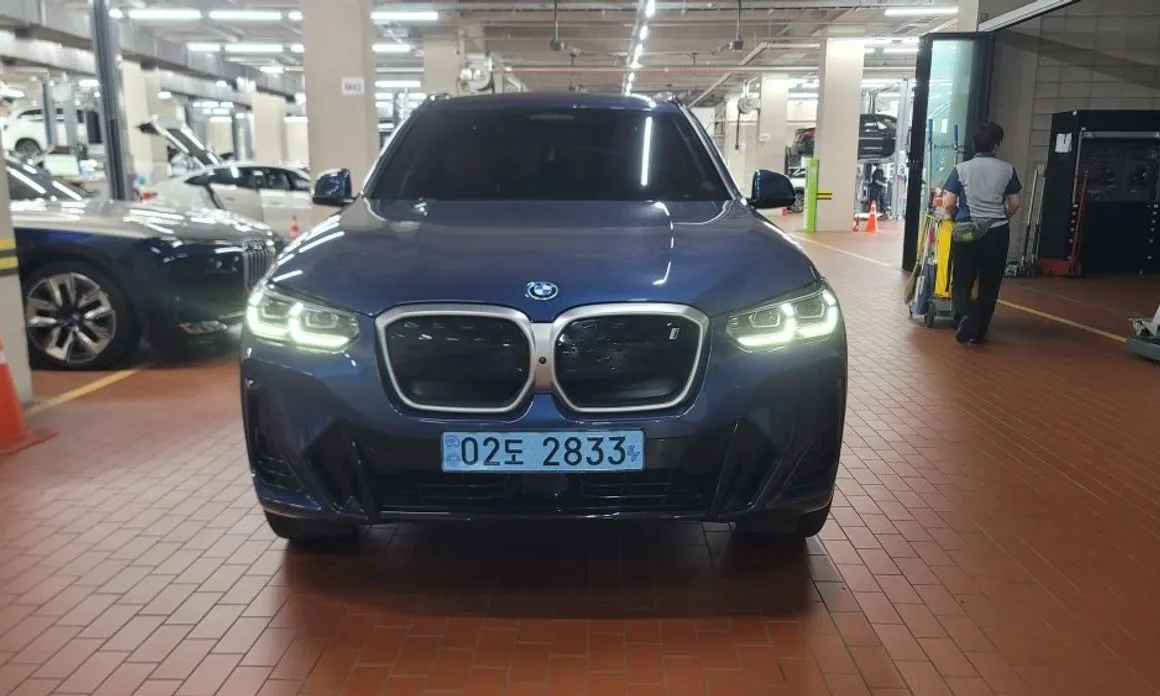 BMW iX3 — фото 2