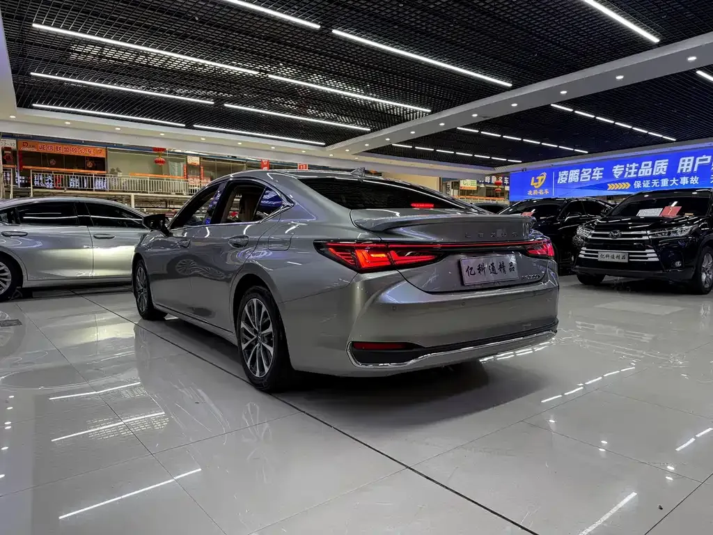 Lexus ES — фото 7