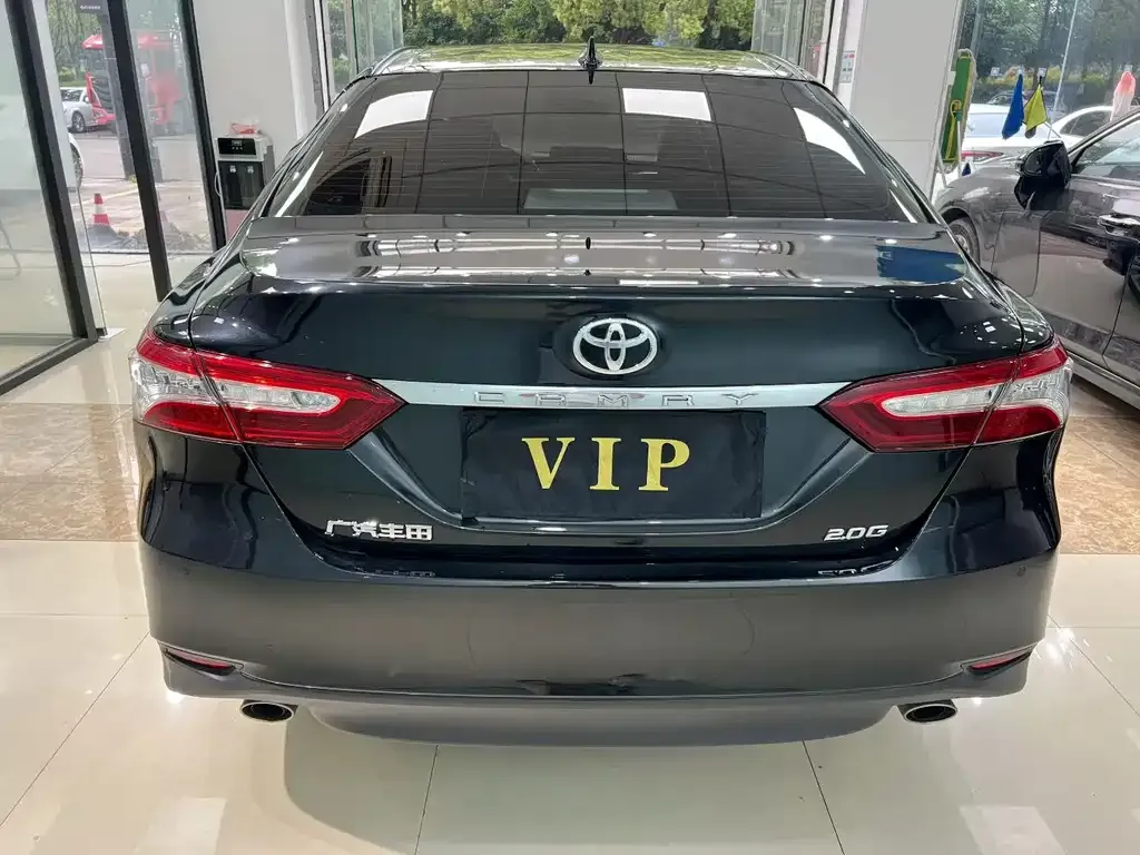 Toyota Camry — фото 2