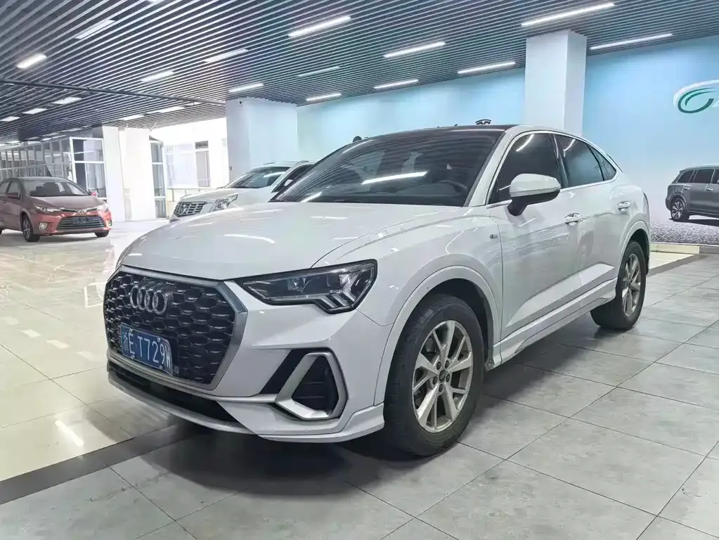 Audi Q3 Sportback — фото 1