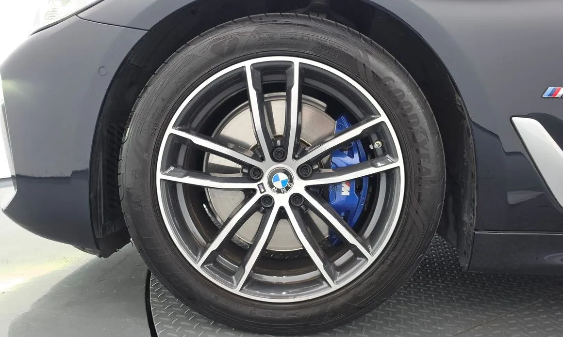 BMW 5-Series — фото 10
