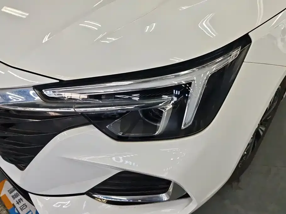 Roewe i6 MAX New Energy — фото 6