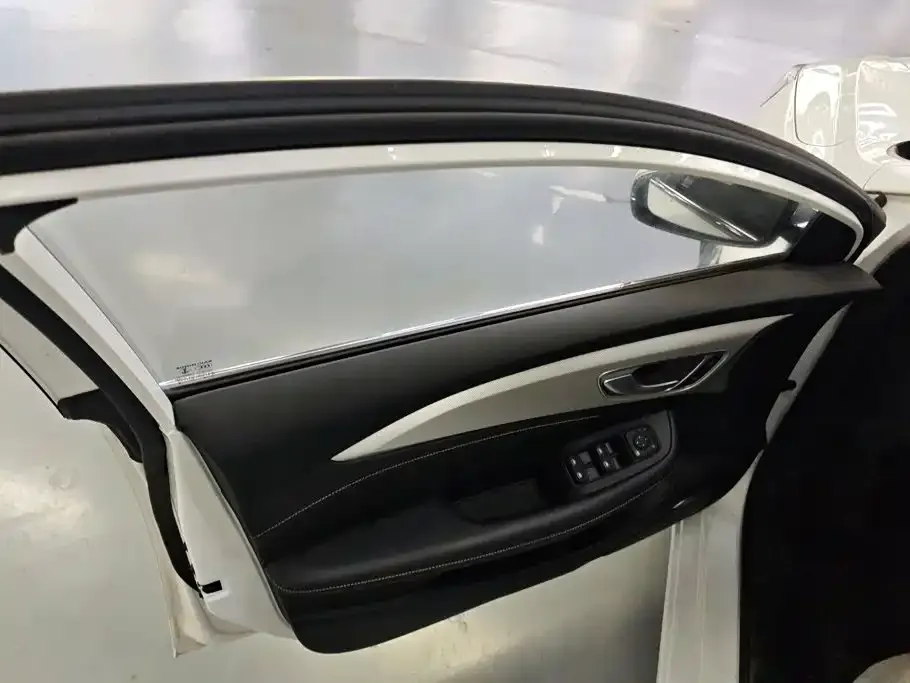Roewe i6 MAX New Energy — фото 9