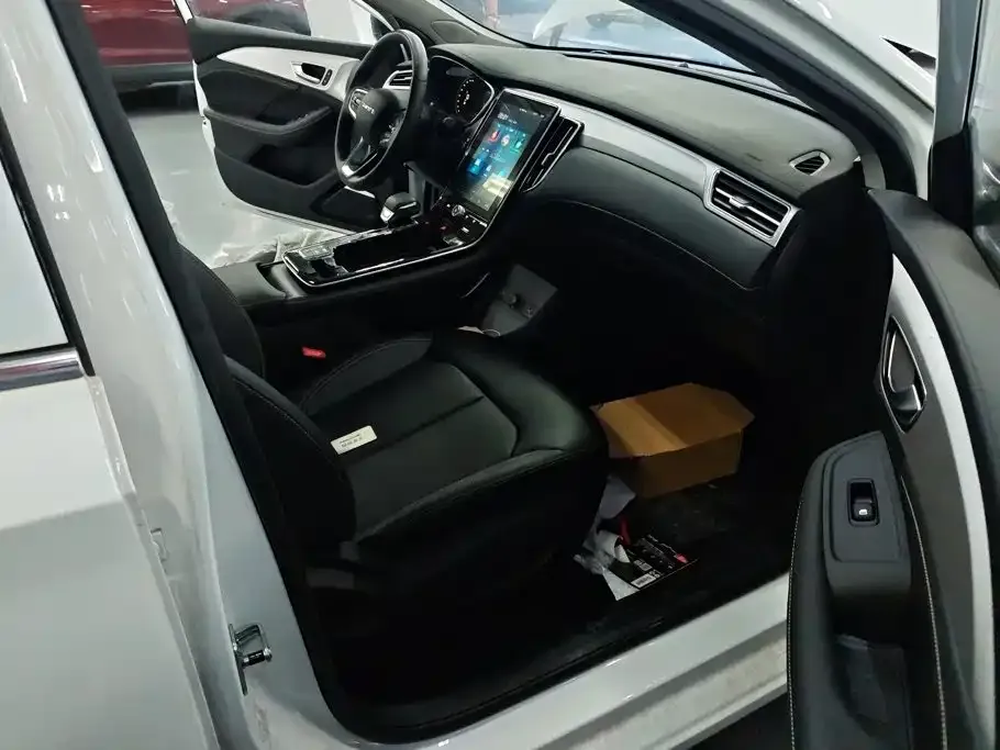 Roewe i6 MAX New Energy — фото 8