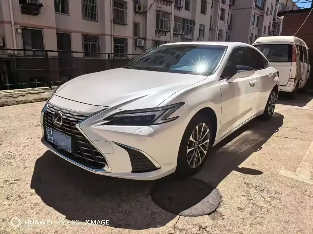 Lexus ES — фото 1