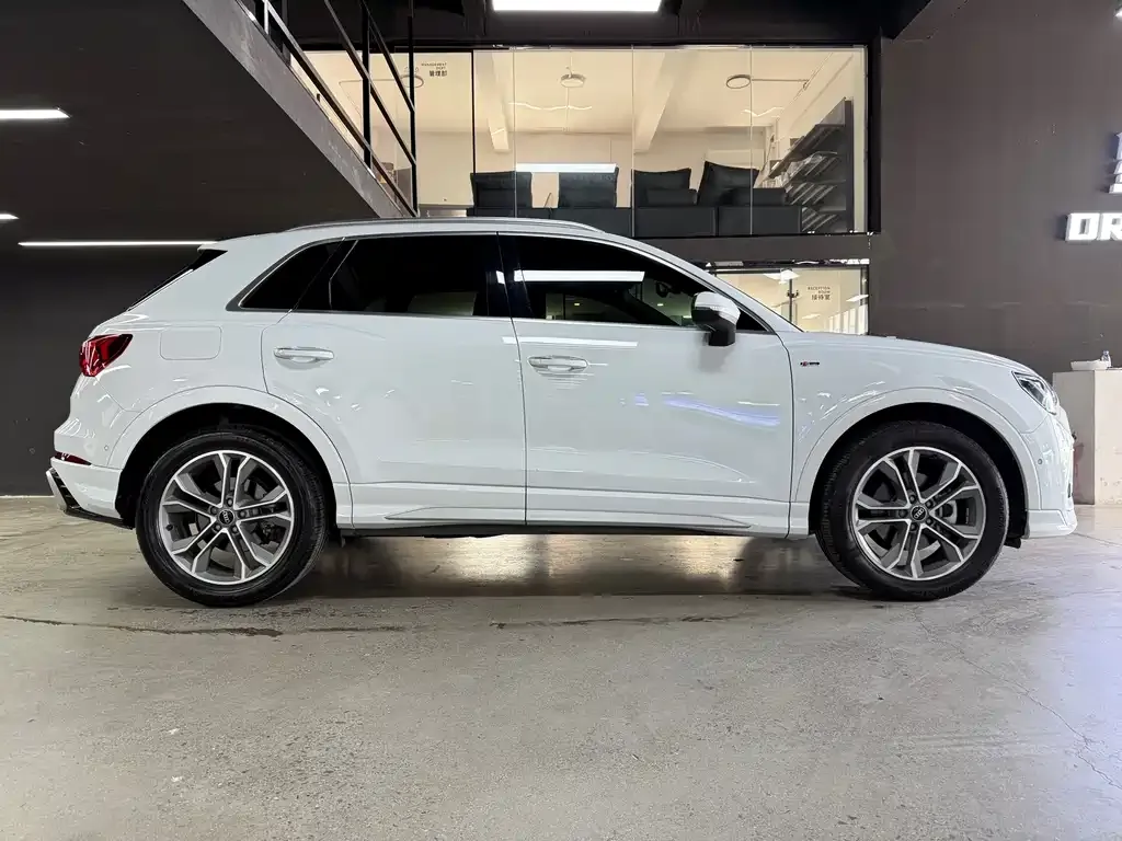 Audi Q3 — фото 10