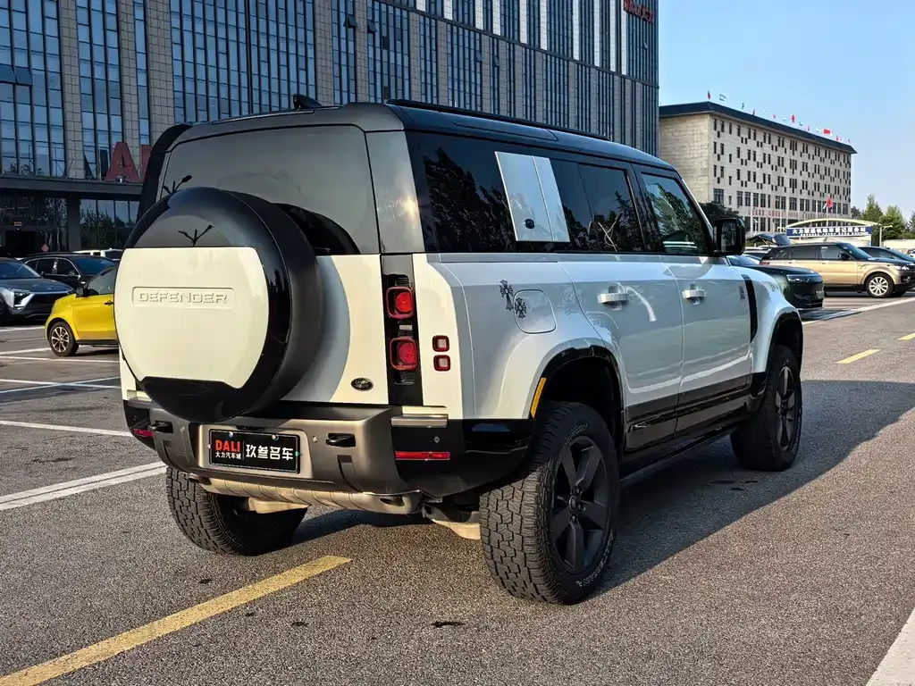 Land Rover Defender — фото 6