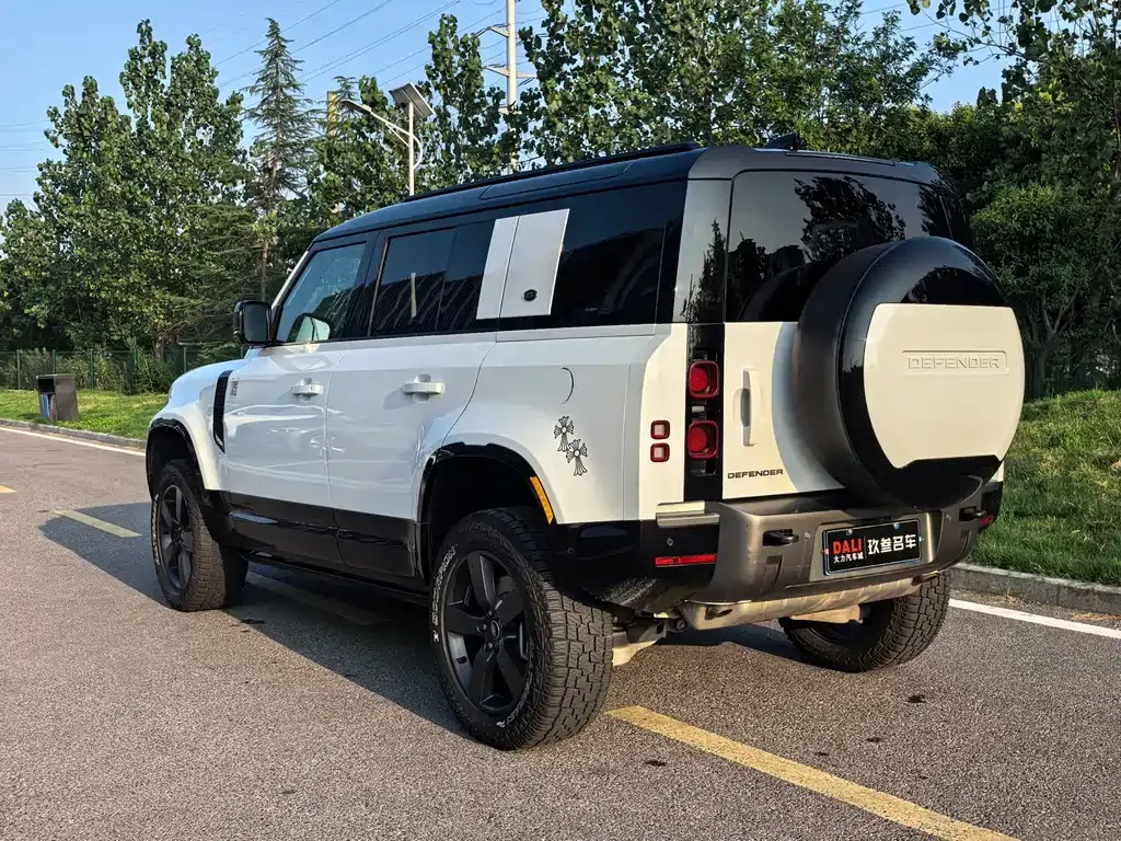 Land Rover Defender — фото 10
