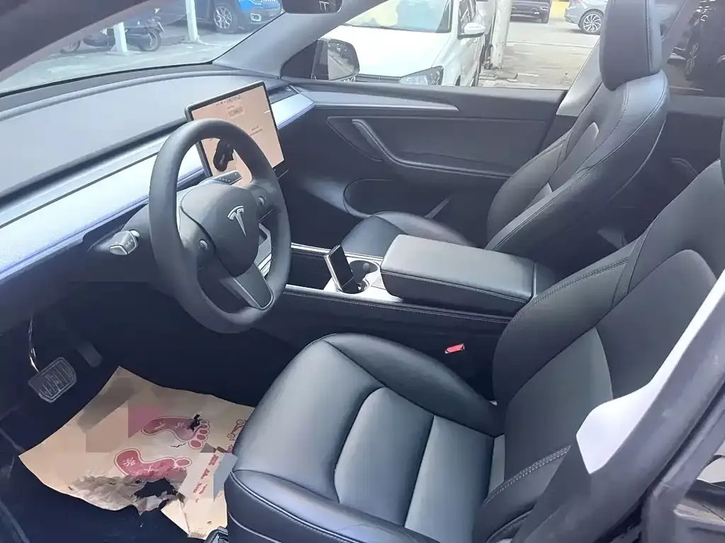 Tesla Model Y — фото 6